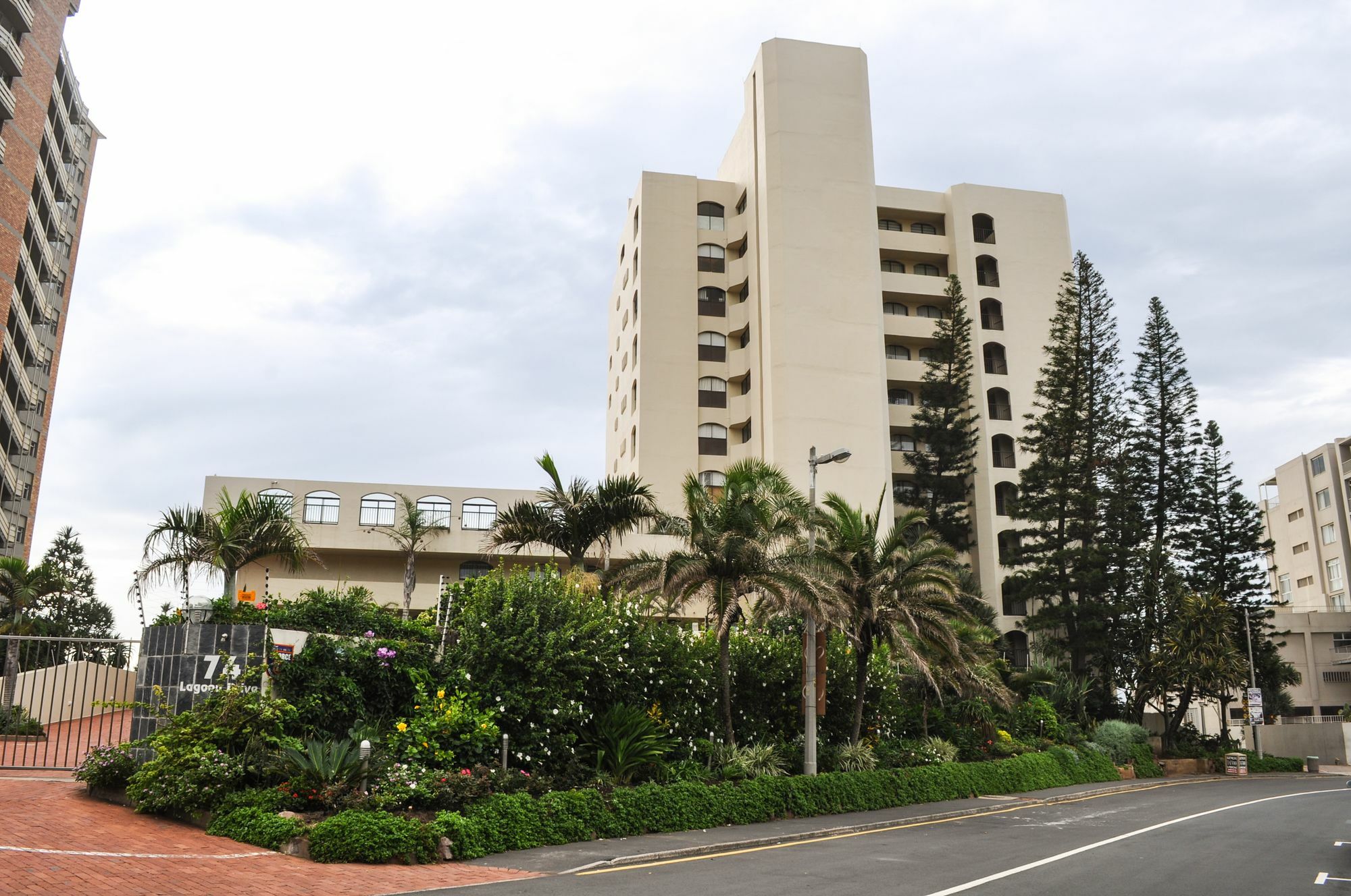 1002 Bermudas - By In Umhlanga Durban