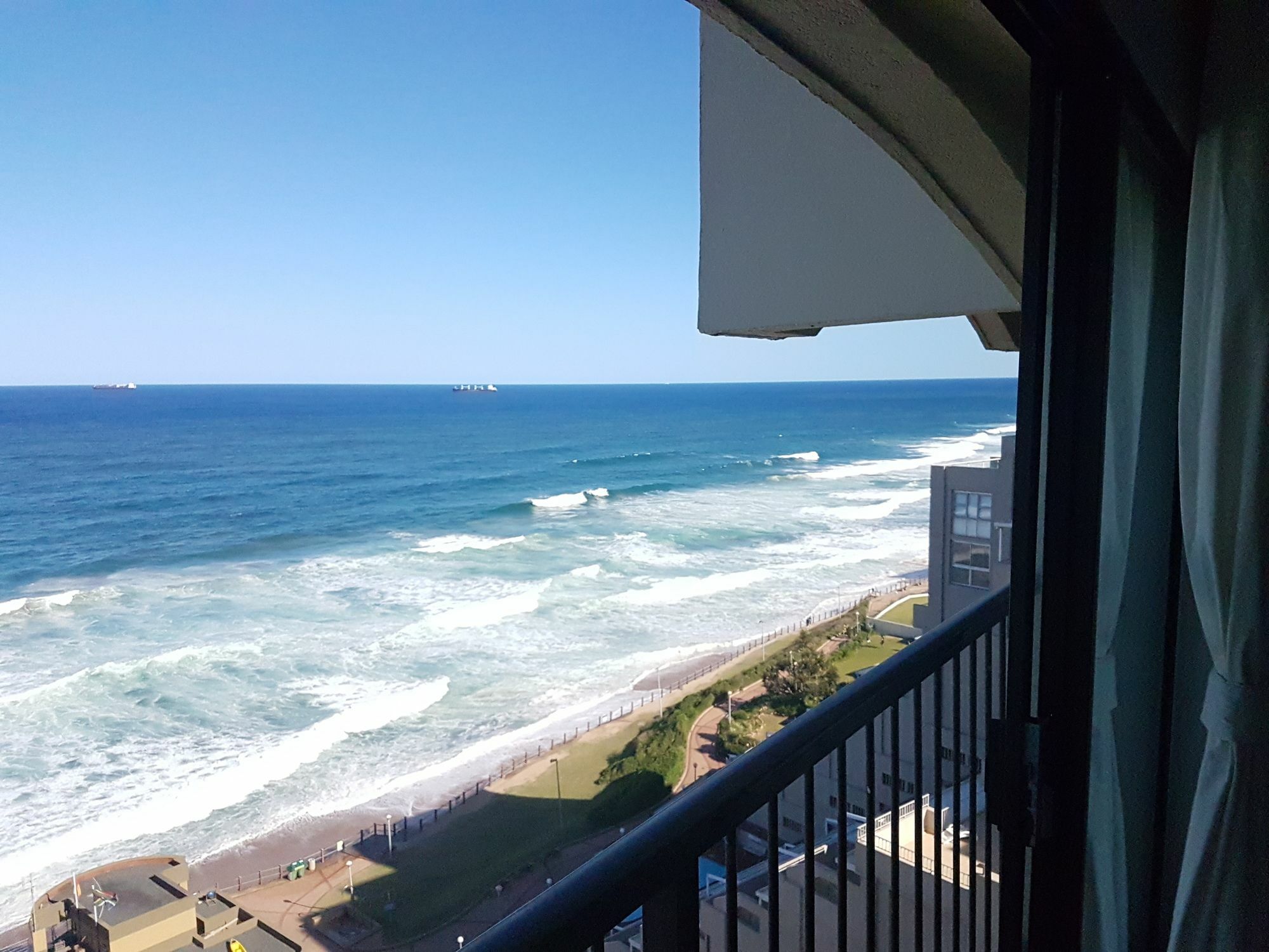 1002 Bermudas - By In Umhlanga